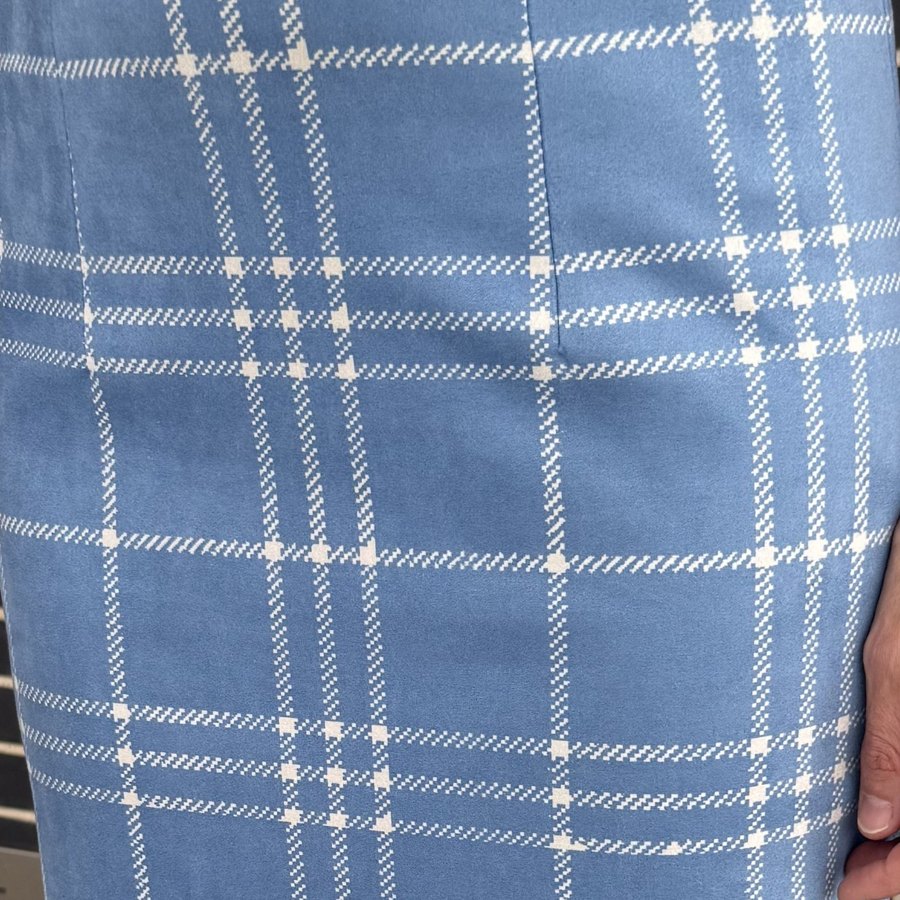 Cuadros azules de la falda del Conjunto Lápiz